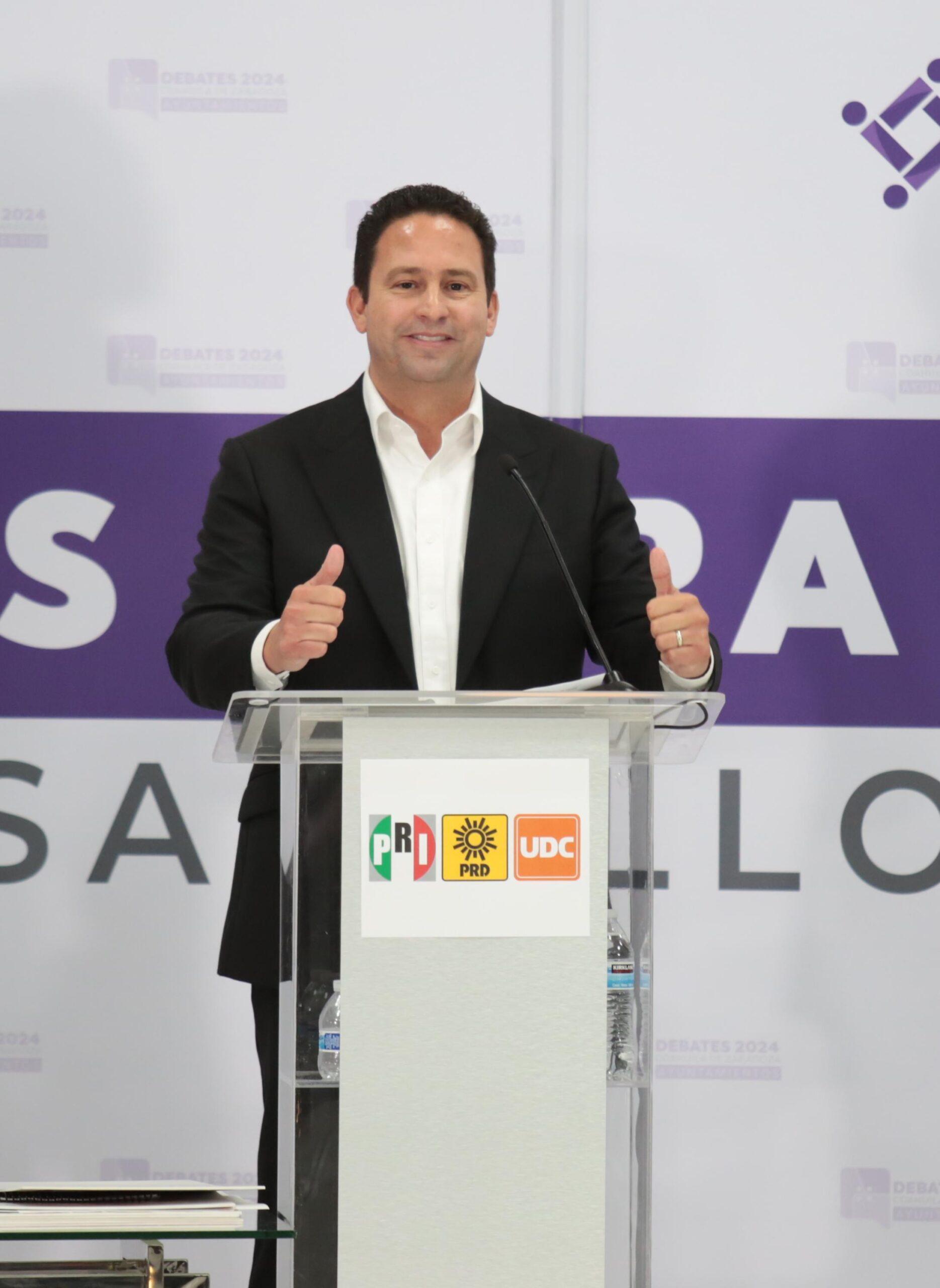 Gana Javier debate