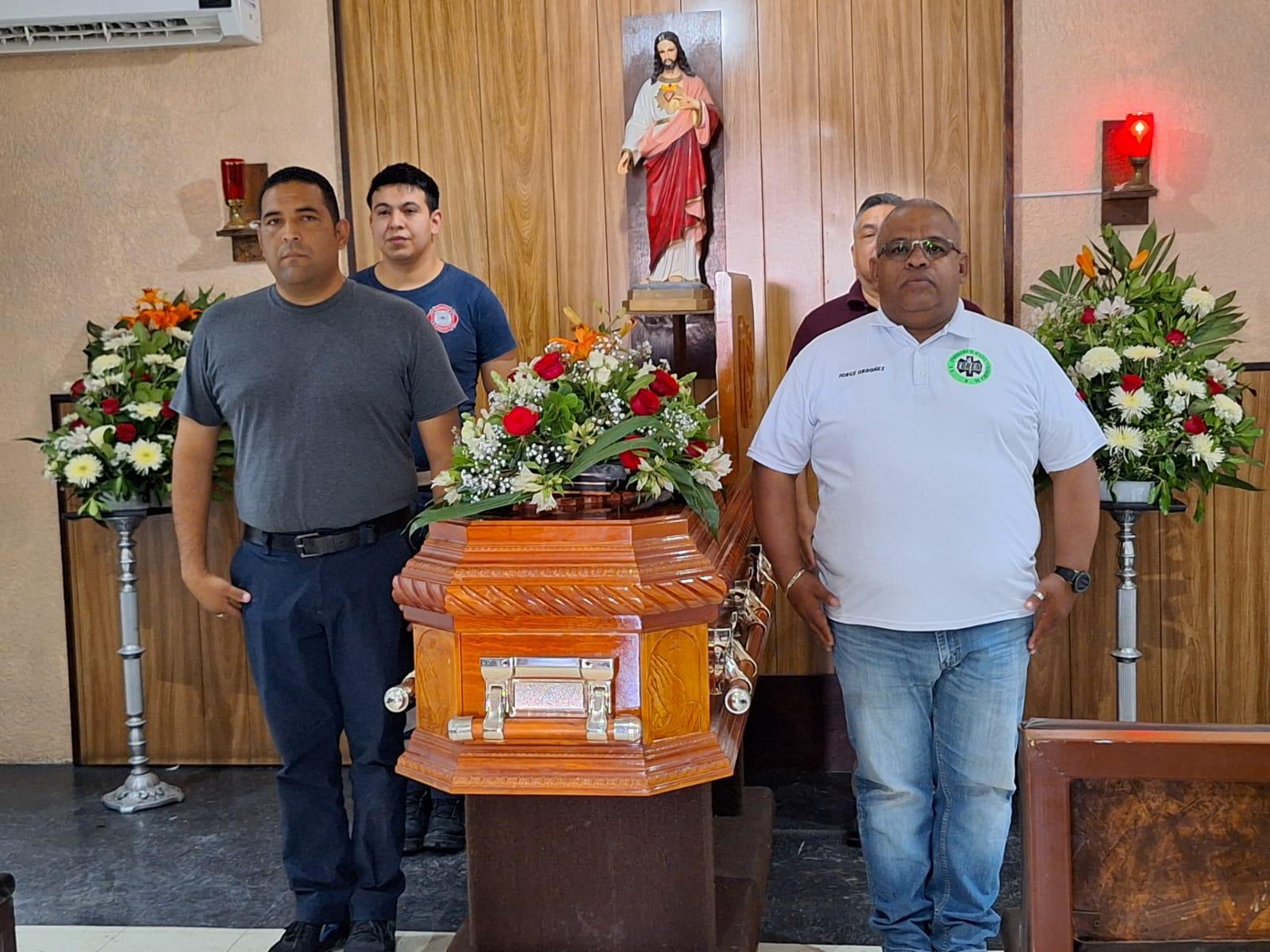 Conmovedor adiós a bombero tabasqueño