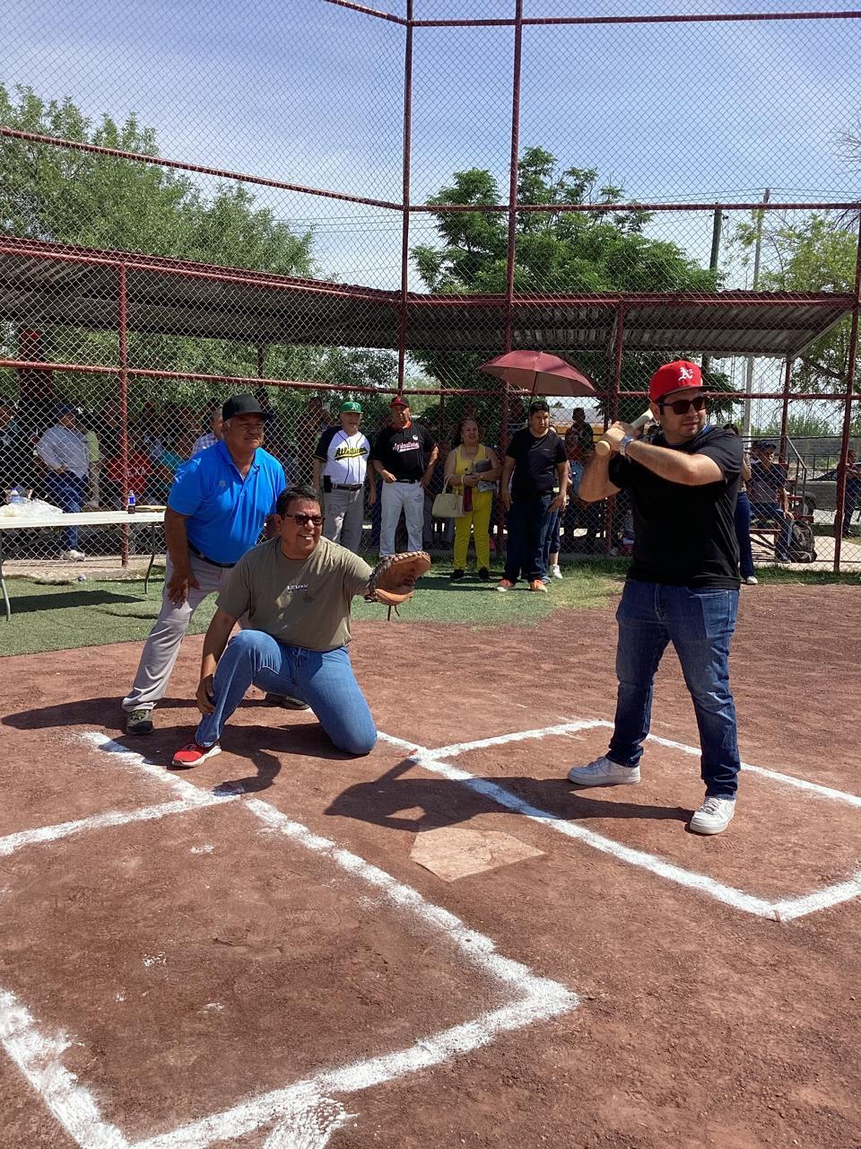 Inaugura Piña la Liga de Béisbol 50 y Más