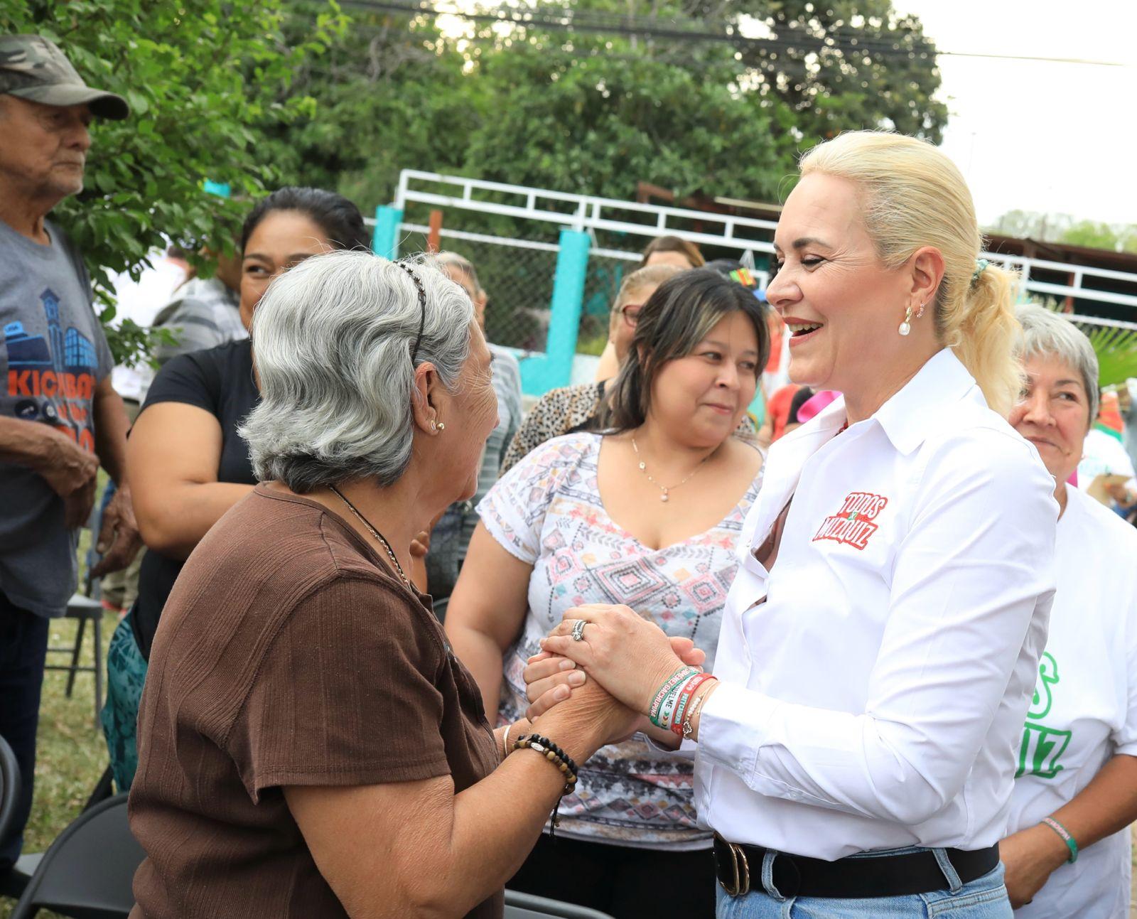 Plantea Laura becas para personas con discapacidad