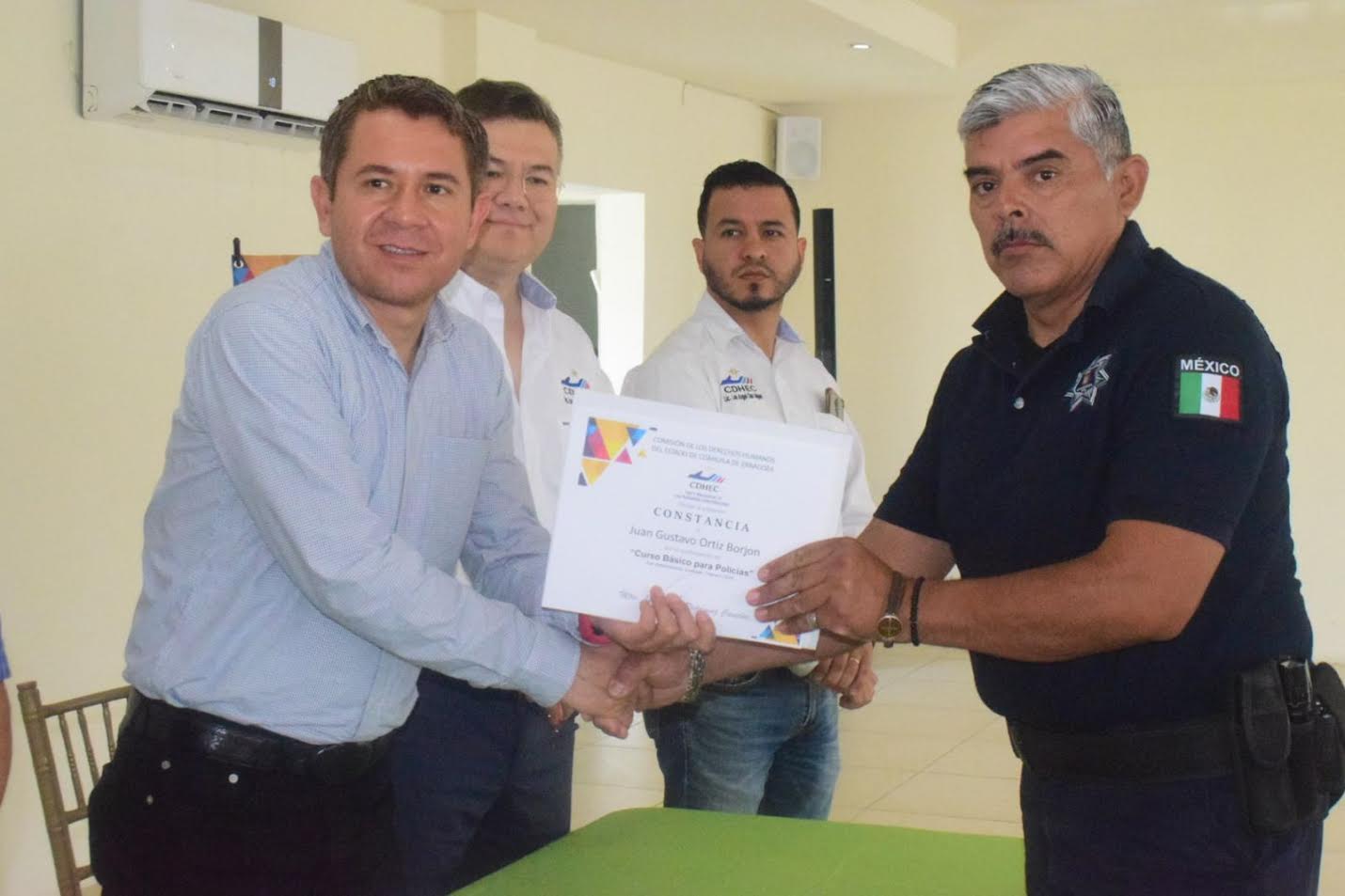 Capacitan a policías en Derechos Humanos