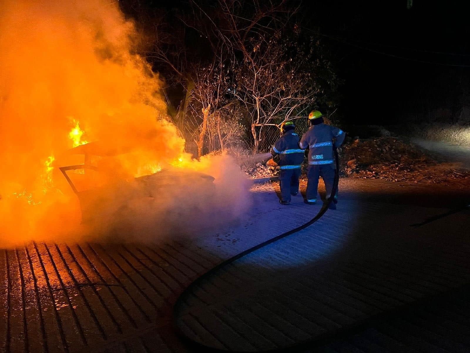 Incendian taxi con conductor dentro en Chilpancingo; van tres ataques