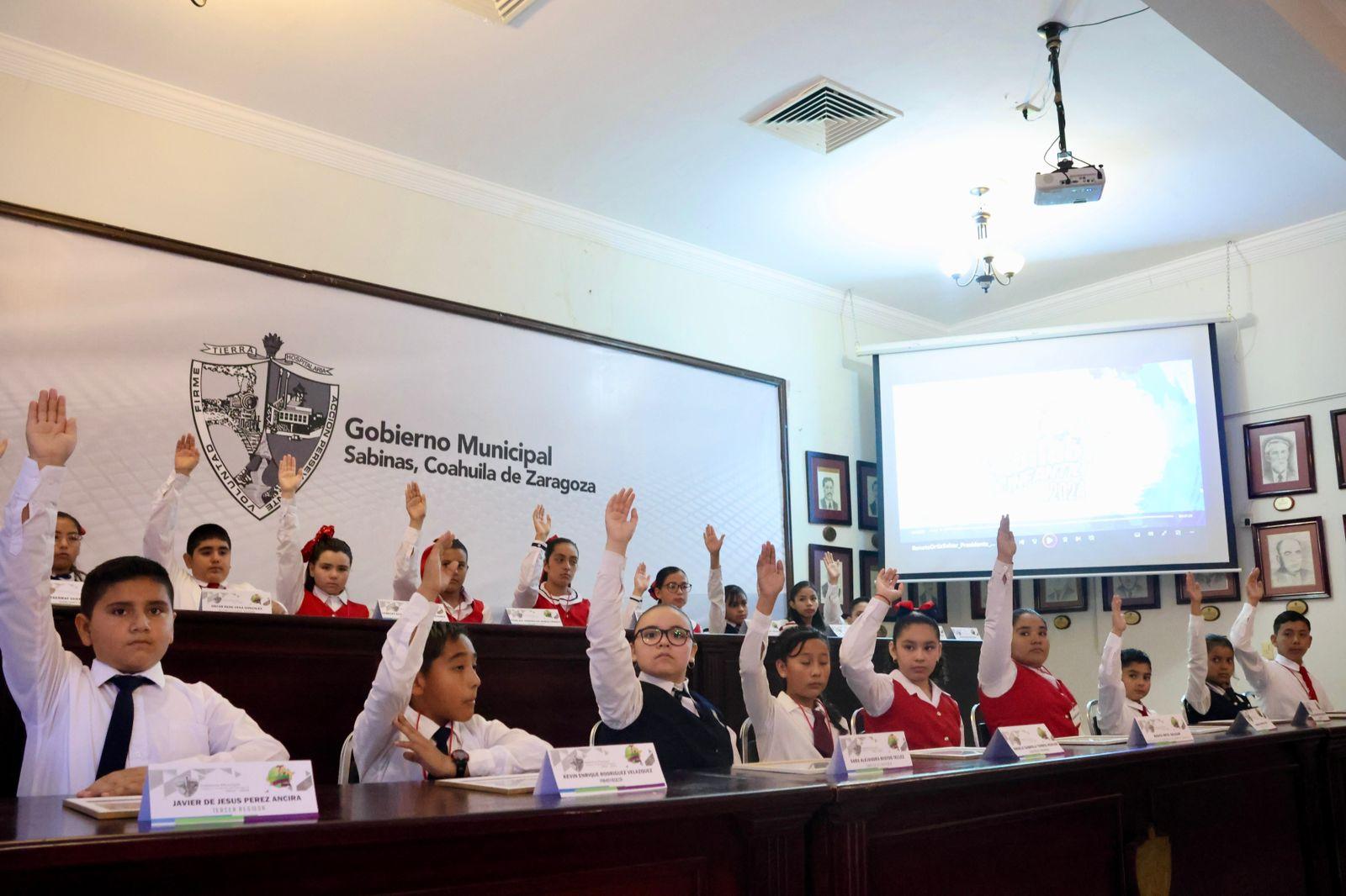 Pugnan niños y niñas por acciones en Sabinas
