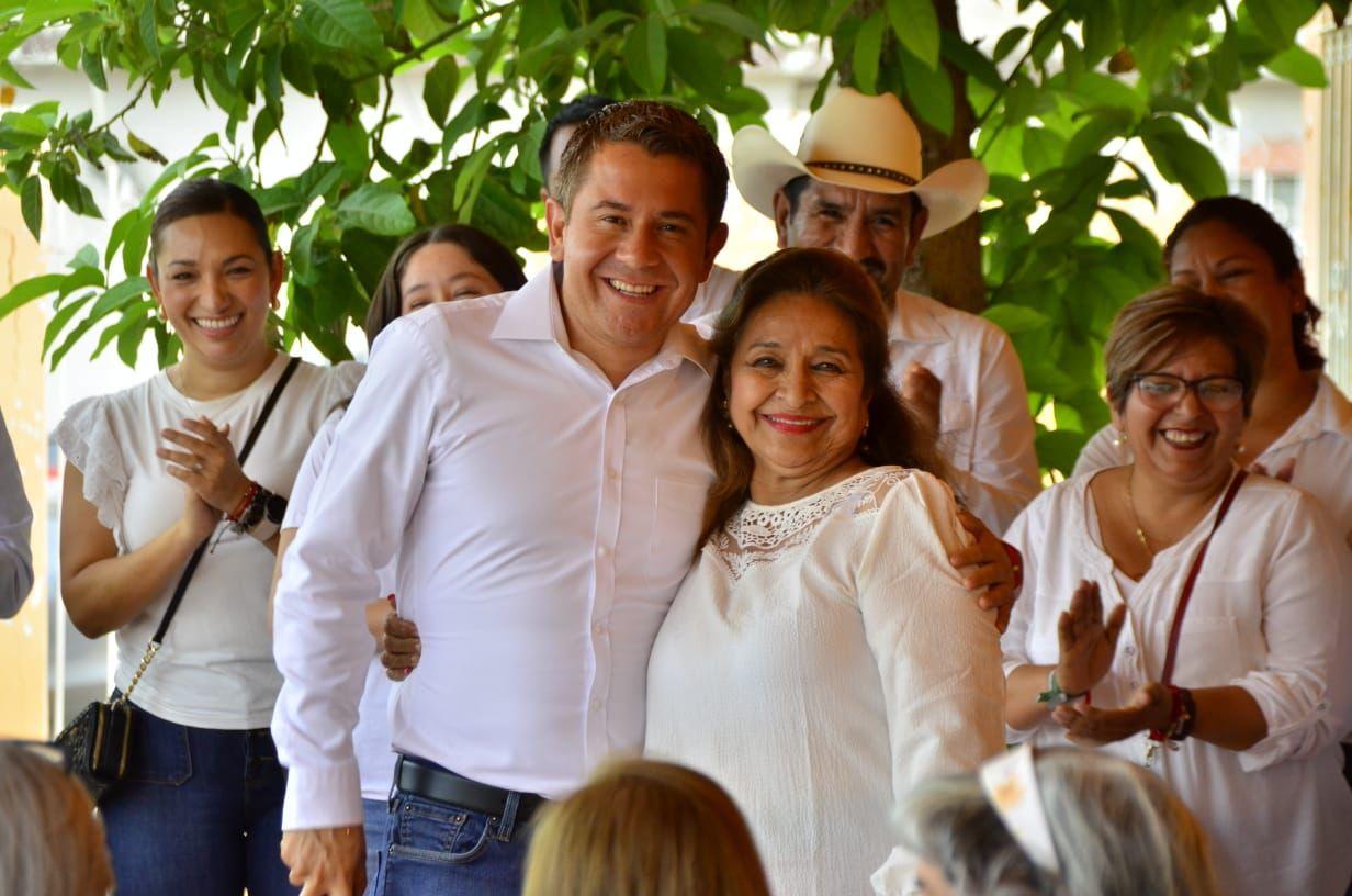 Recorre Hugo ejidos de San Buenaventura