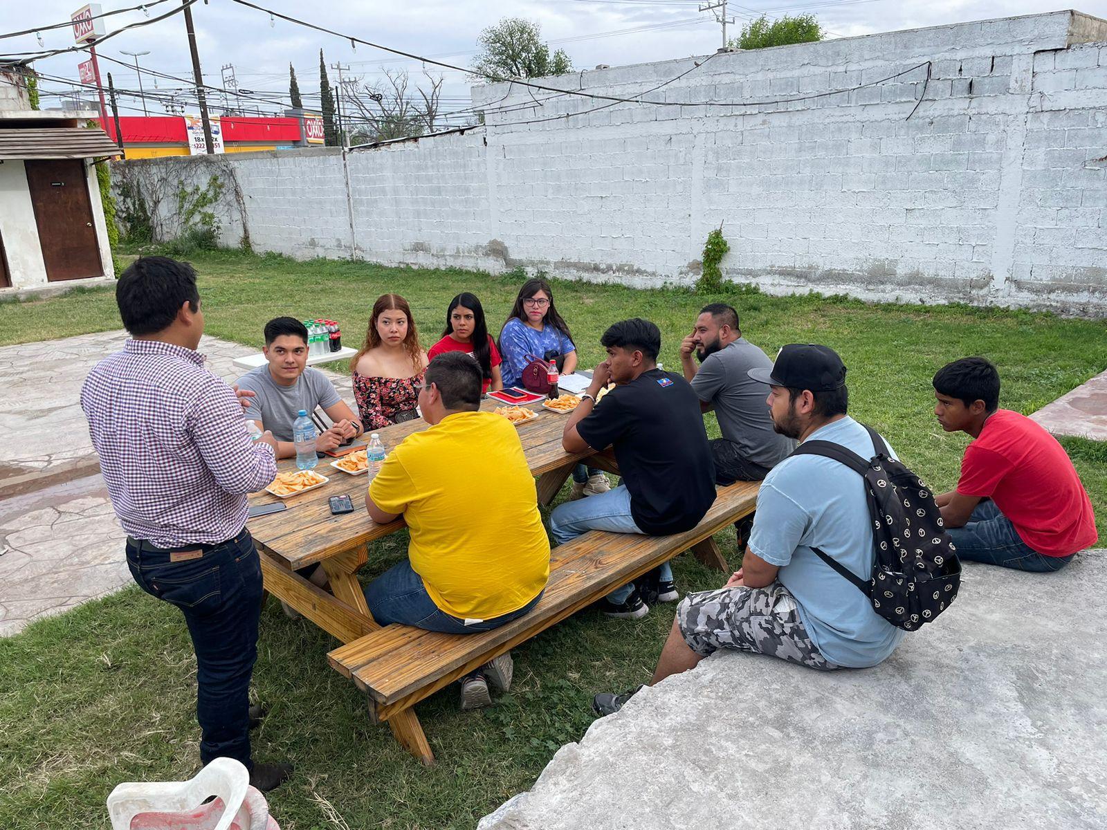 ASISTEN JÓVENES DE SB A CLUB DE INGLÉS  