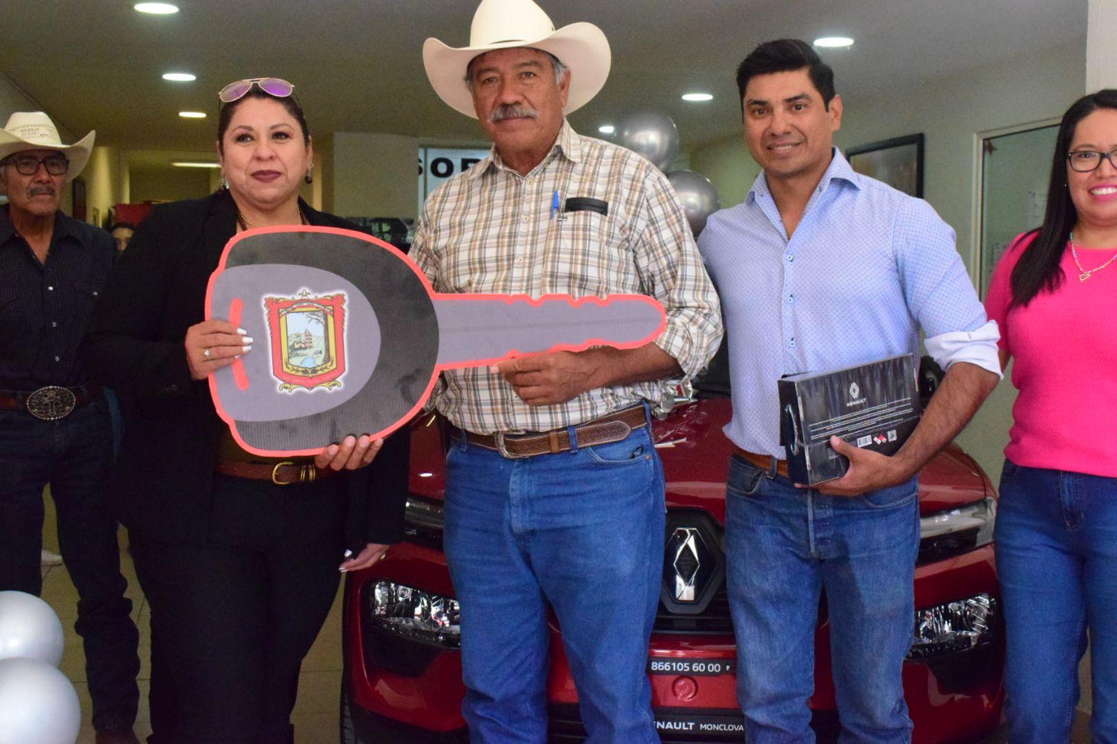 Celebran a contribuyente ejemplar en San Buena