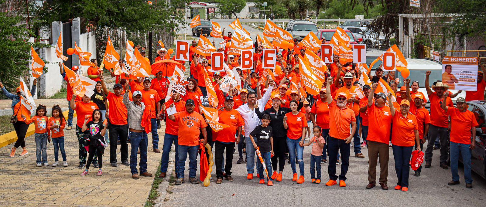 Recibe Tijerina apoyo de ejidatarios de El Huizachal