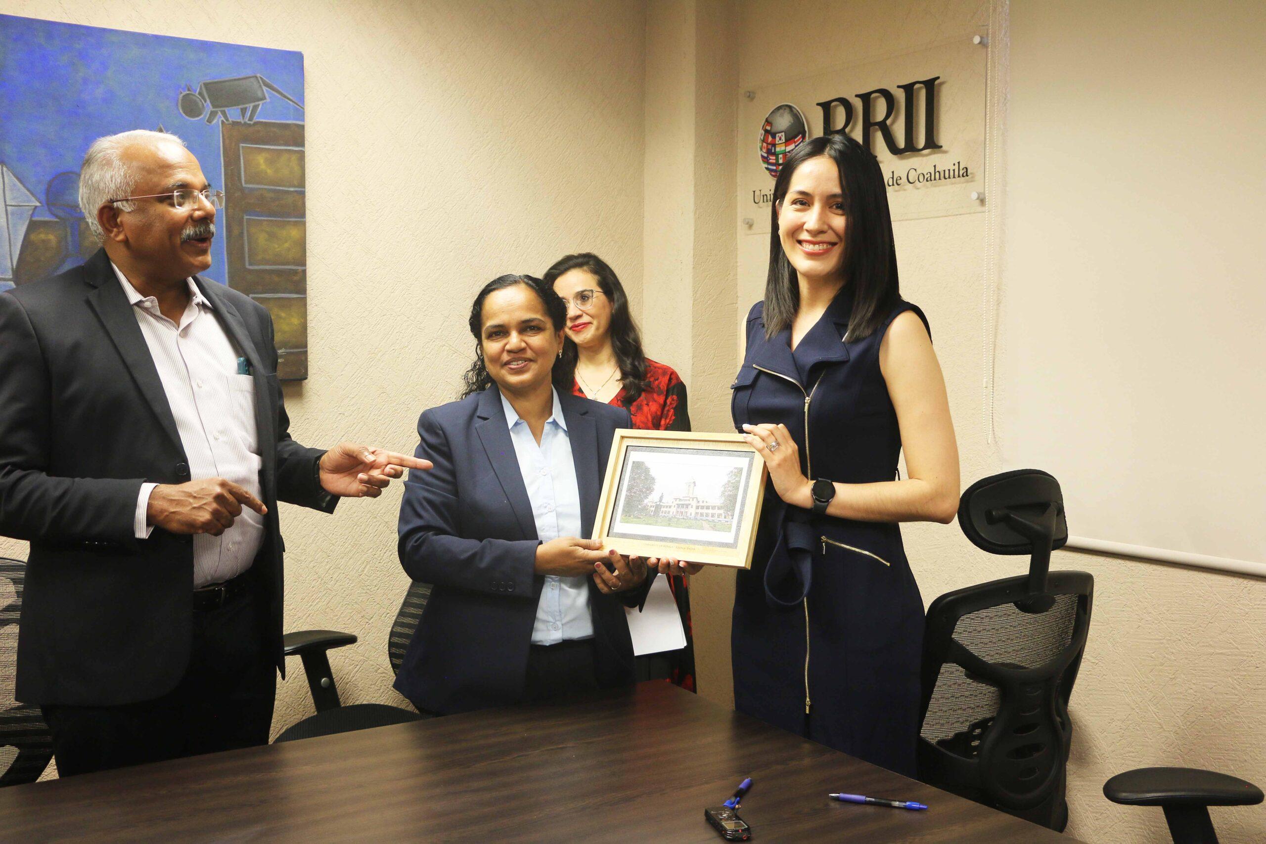 Firman colaboración con Universidades de la India