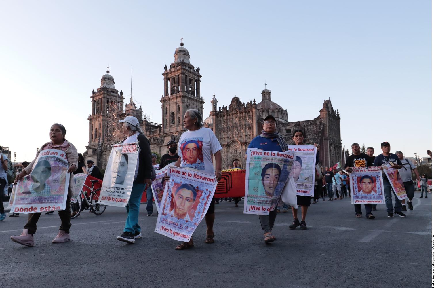 Padres de los 43 normalistas de Ayotzinapa llaman a boicotear las campañas electorales ante la negativa de AMLO a recibirlos