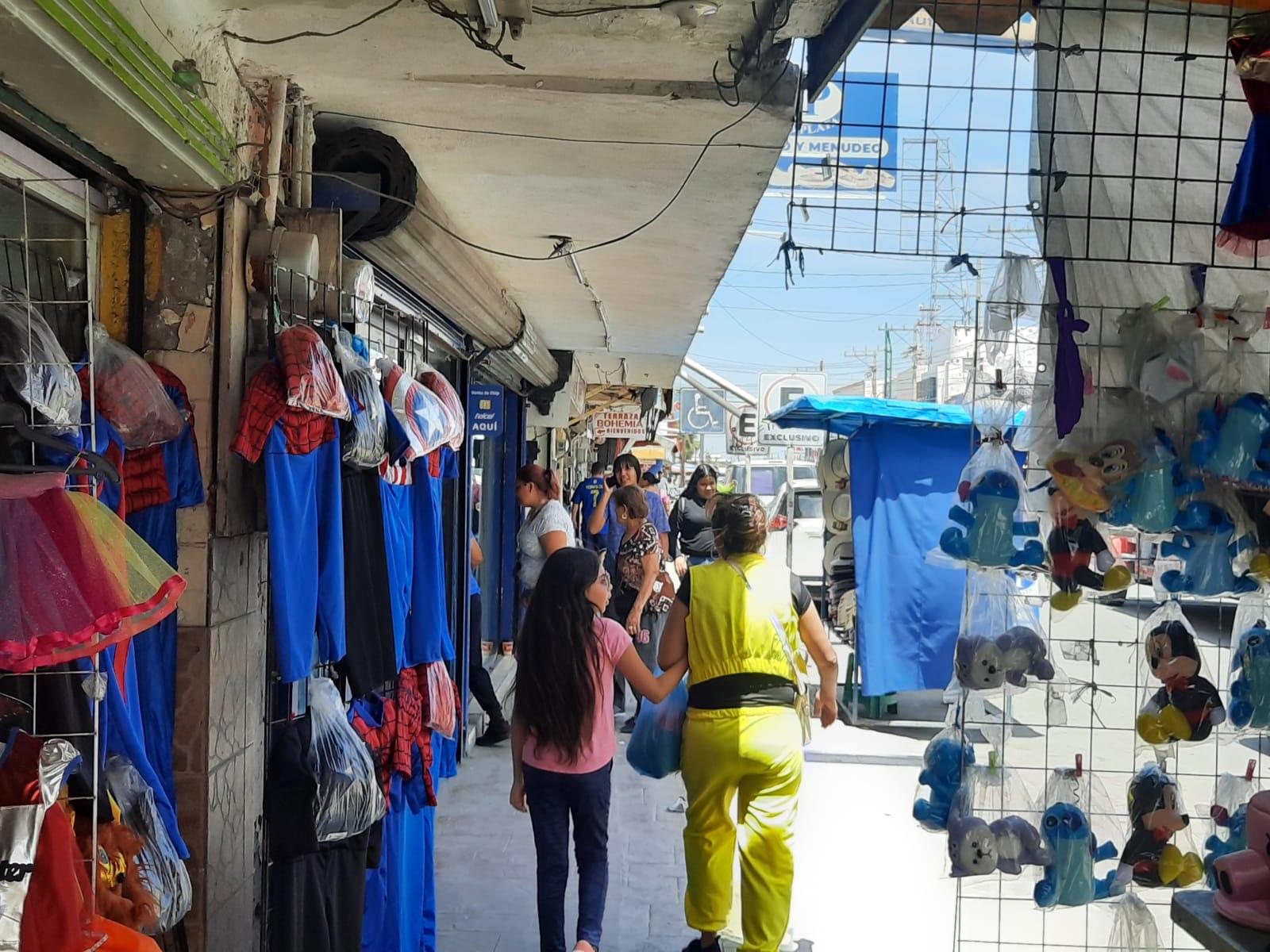 Abarrotan zona centro luego de cierre de mall