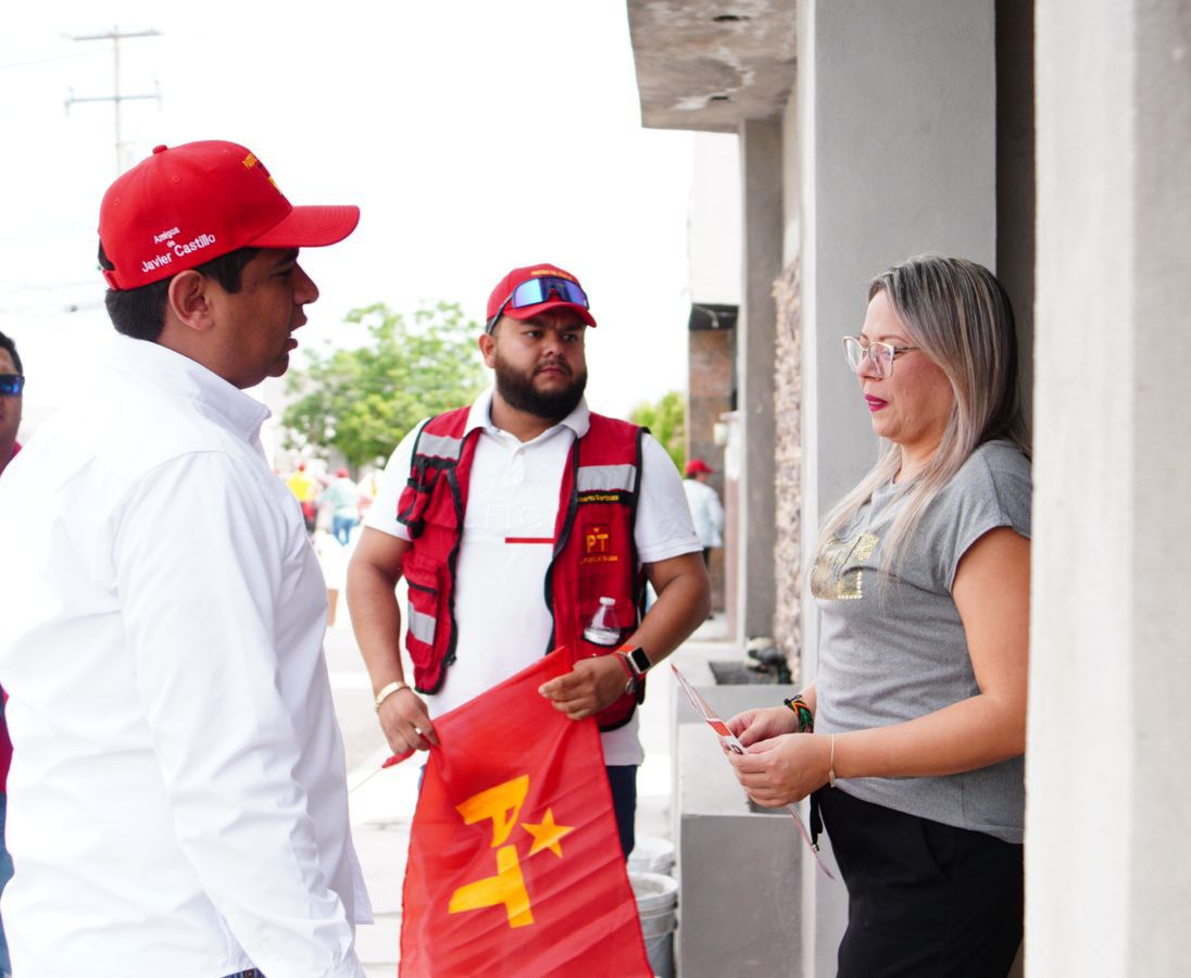 JAVIER CASTILLO VISITA CON GRAN ÉXITO LA INDUSTRIAL