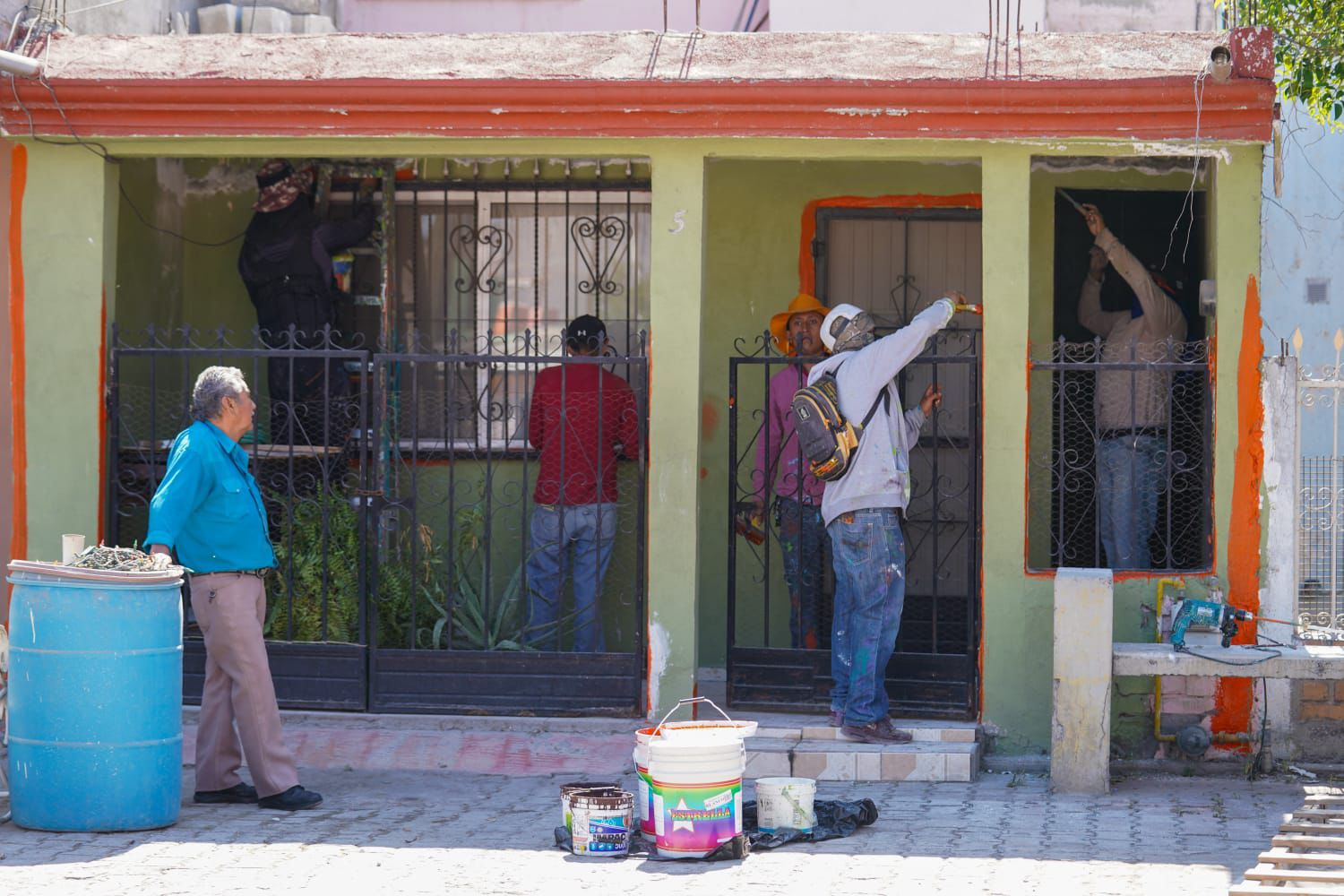 CHEMA MORALES SUPERVISA AVANCES EN LA REHABILITACIÓN DE FACHADAS EN RAMOS ARIZPE