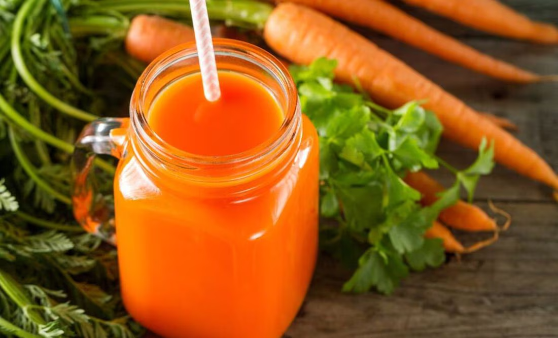 El jugo naranja rico en vitamina A que ayuda a proteger los dientes