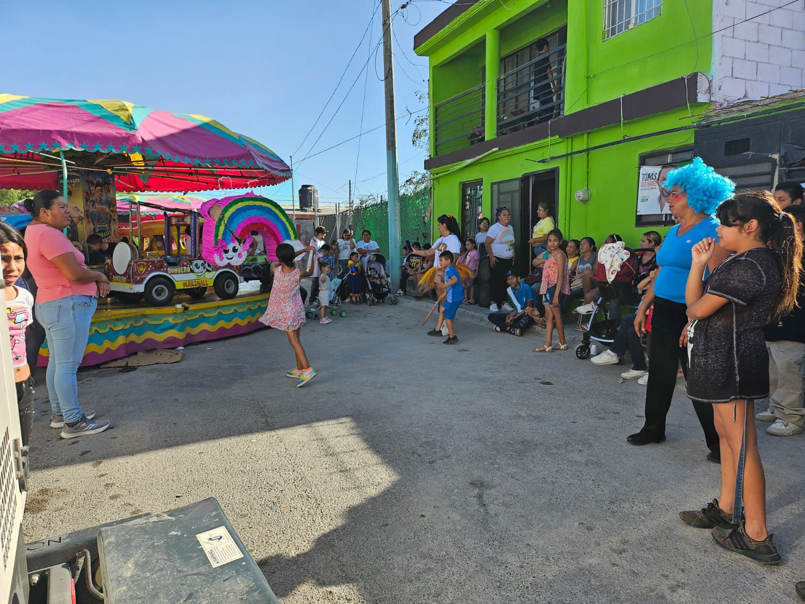 POLICÍA MUNICIPAL Y VECINOS FESTEJAN A NIÑOS DEL PONIENTE DE RAMOS ARIZPE