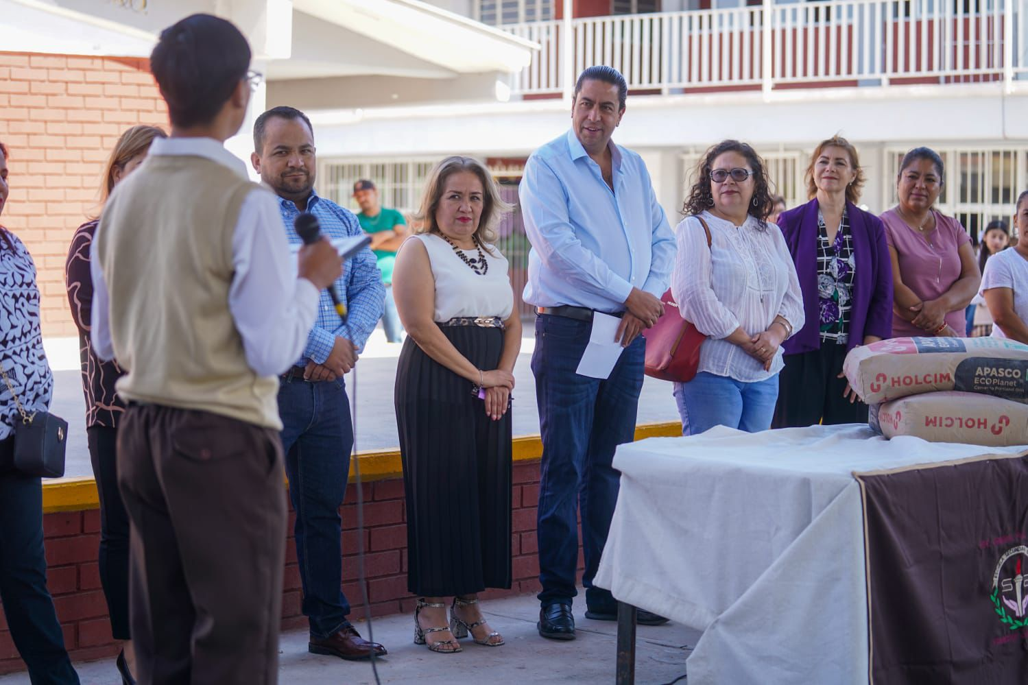 VISITA CHEMA MORALES SECUNDARIA DE LA COLONIA SANTA FE