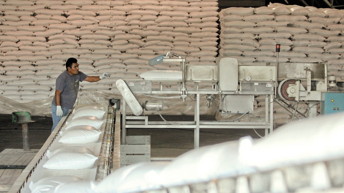 México baja cupo de azúcar para exportar a EU por menor producción local