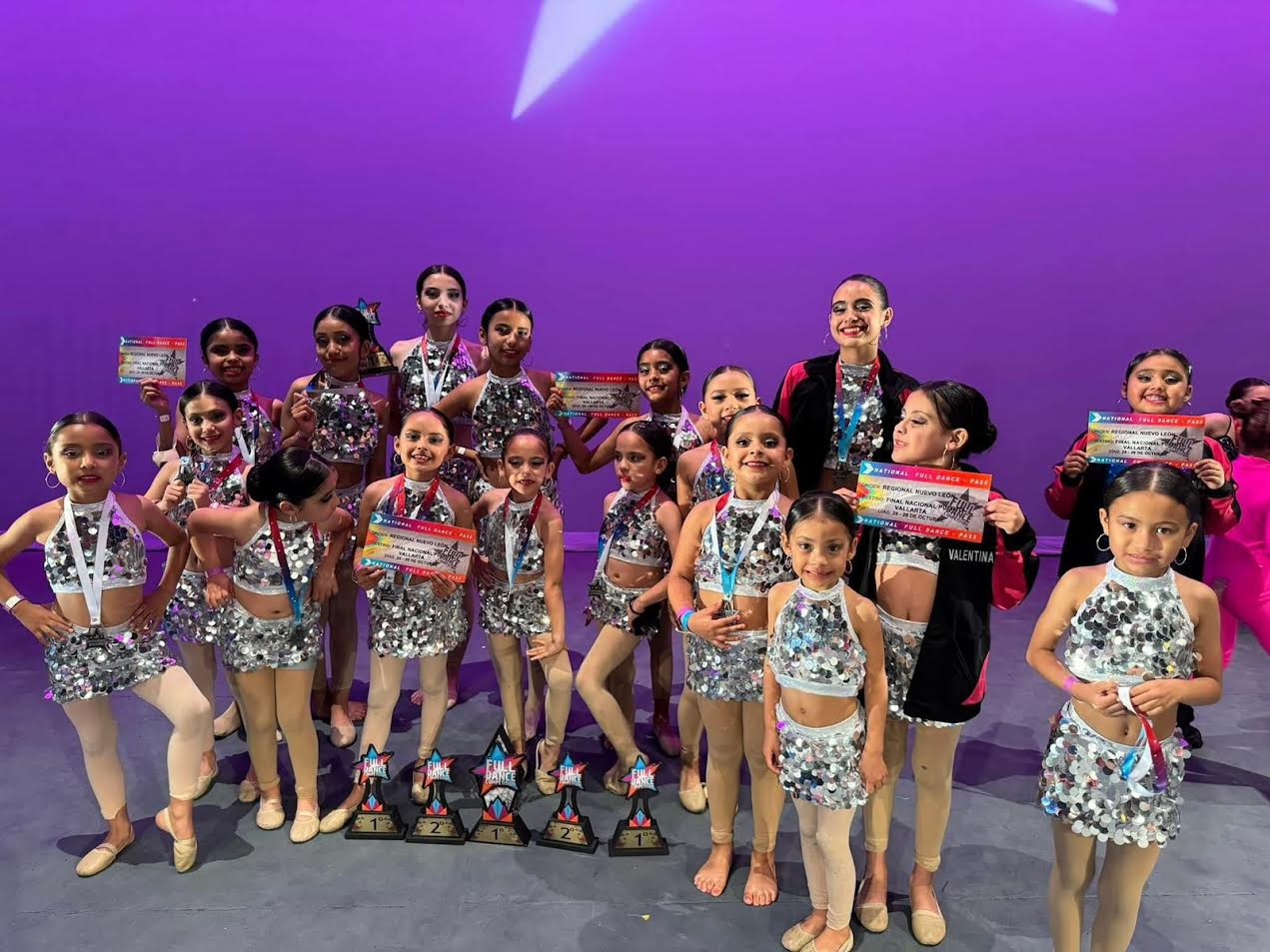 Van a nacionales bailarinas de SB