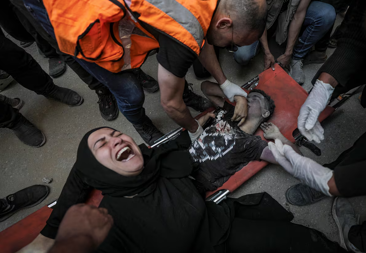 Aumenta el éxodo de gazatíes de Rafah mientras Israel avanza hacia el centro de la ciudad