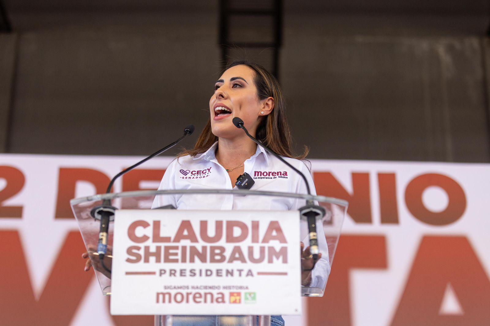 Va Cecilia por el segundo piso de la 4 transformación
