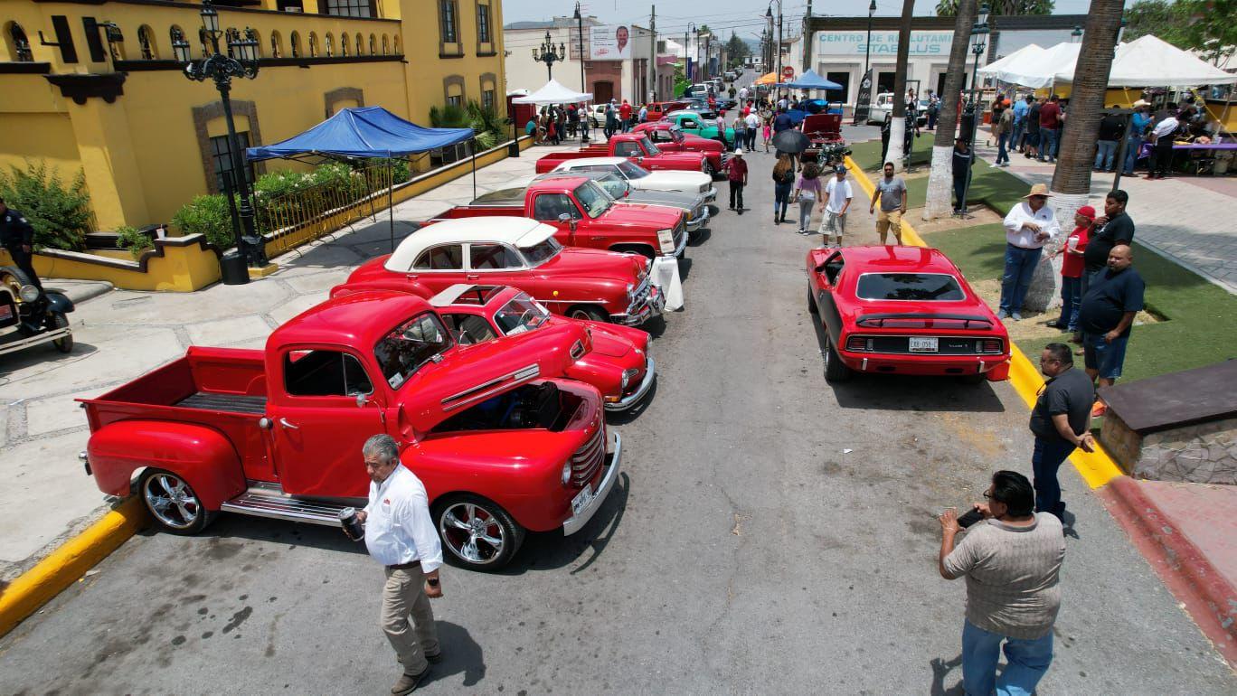 Exhibe Ramos Arizpe 200 autos de colección