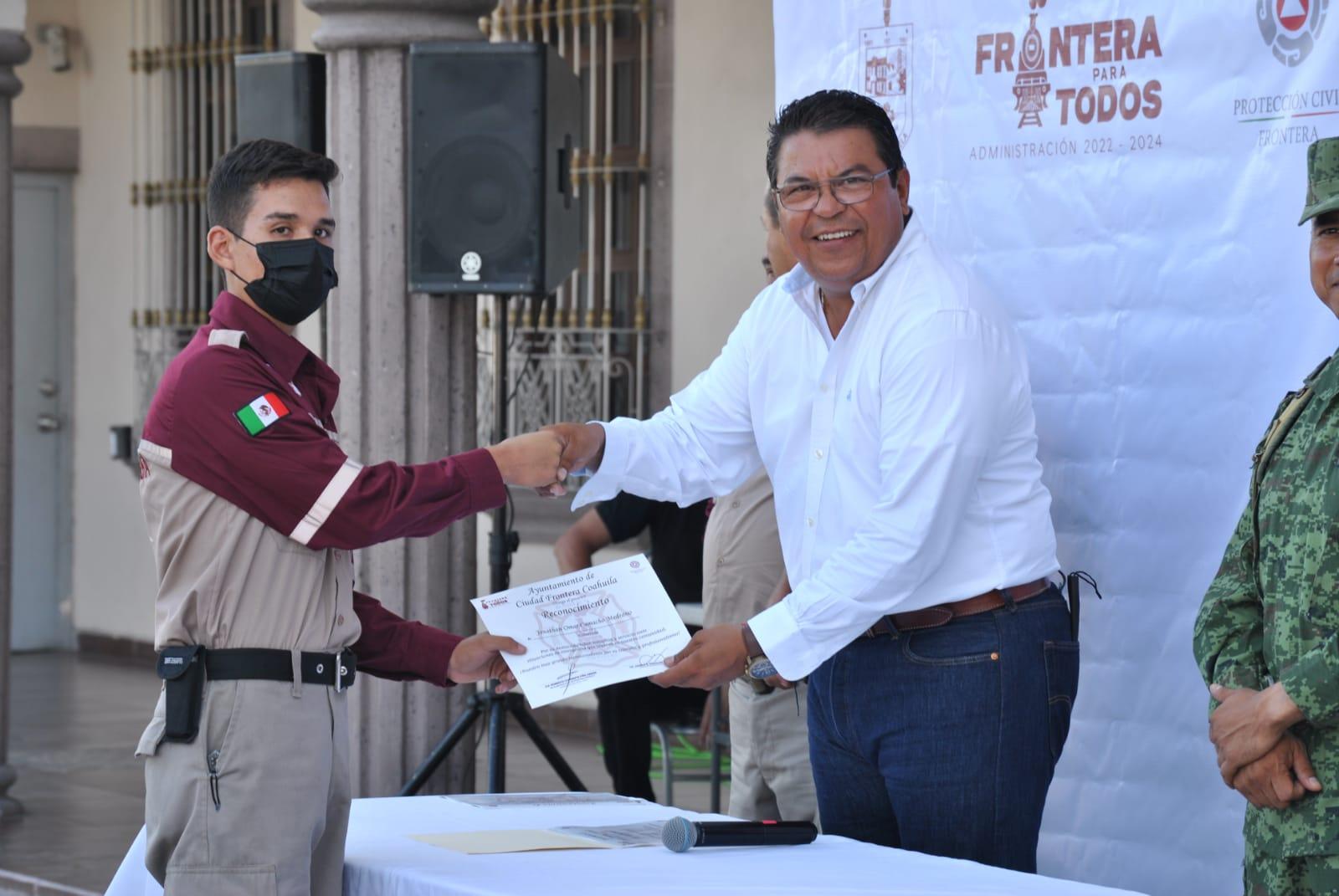 Cumple sueño militar Bombero fronterense