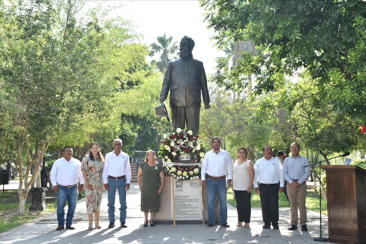 Encabezan estudiantes ceremonia luctuosa de Venustiano Carranza