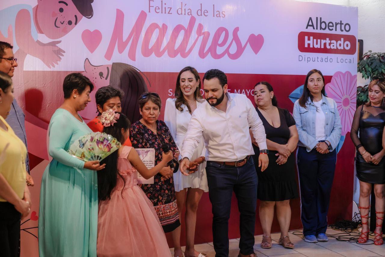 Festejan a las mamás saltillenses en su día