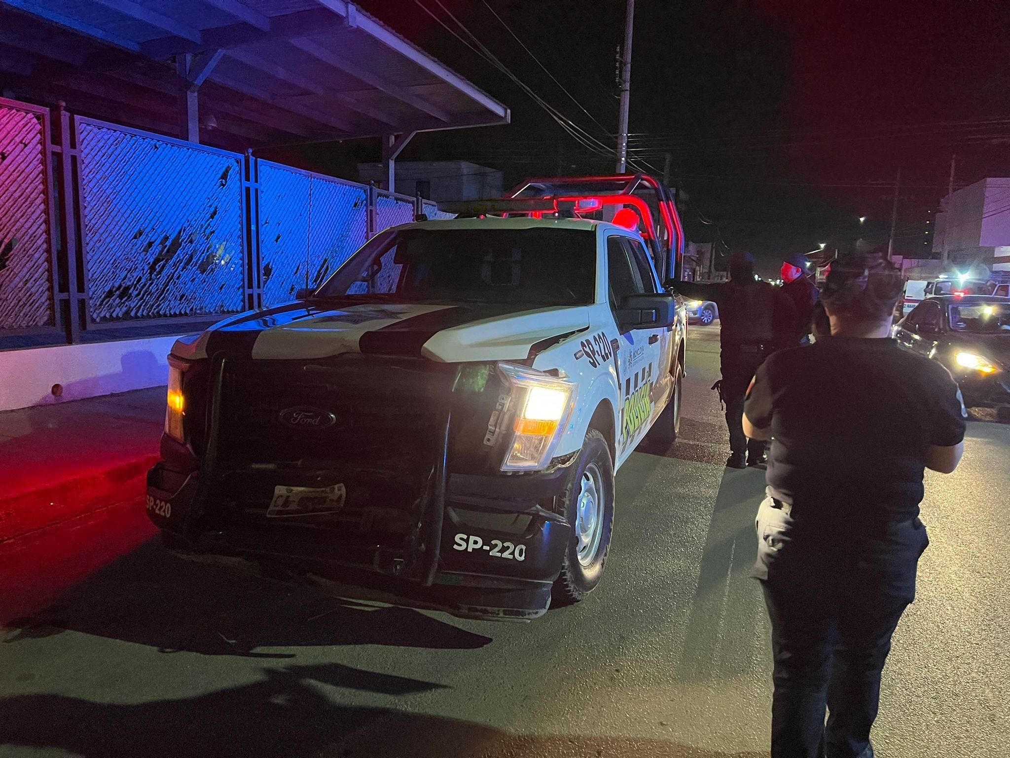 Borrachos chocan contra una patrulla