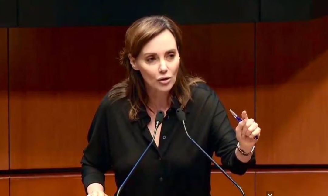 Lilly Téllez llama “cobarde” a Álvarez Máynez por correr durante el derrumbe de templete