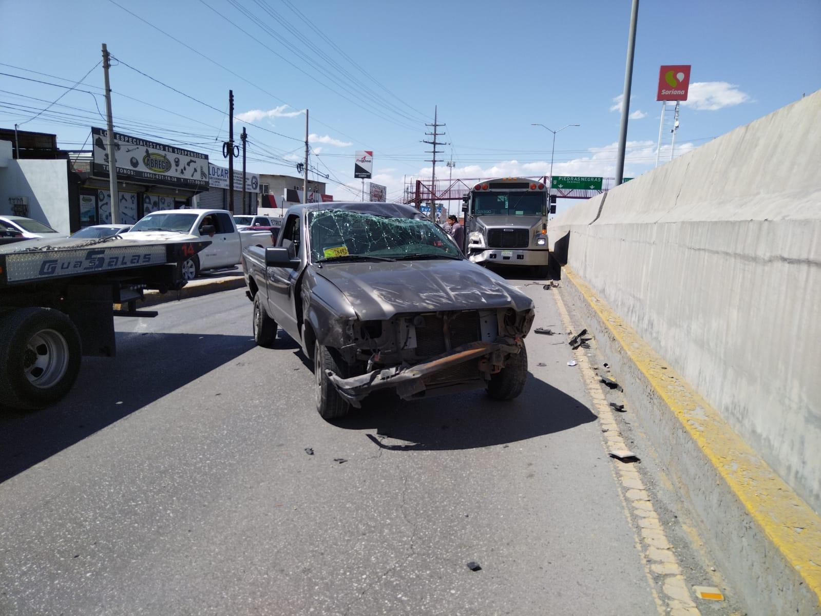 Se suscita incidente vial en puente superior