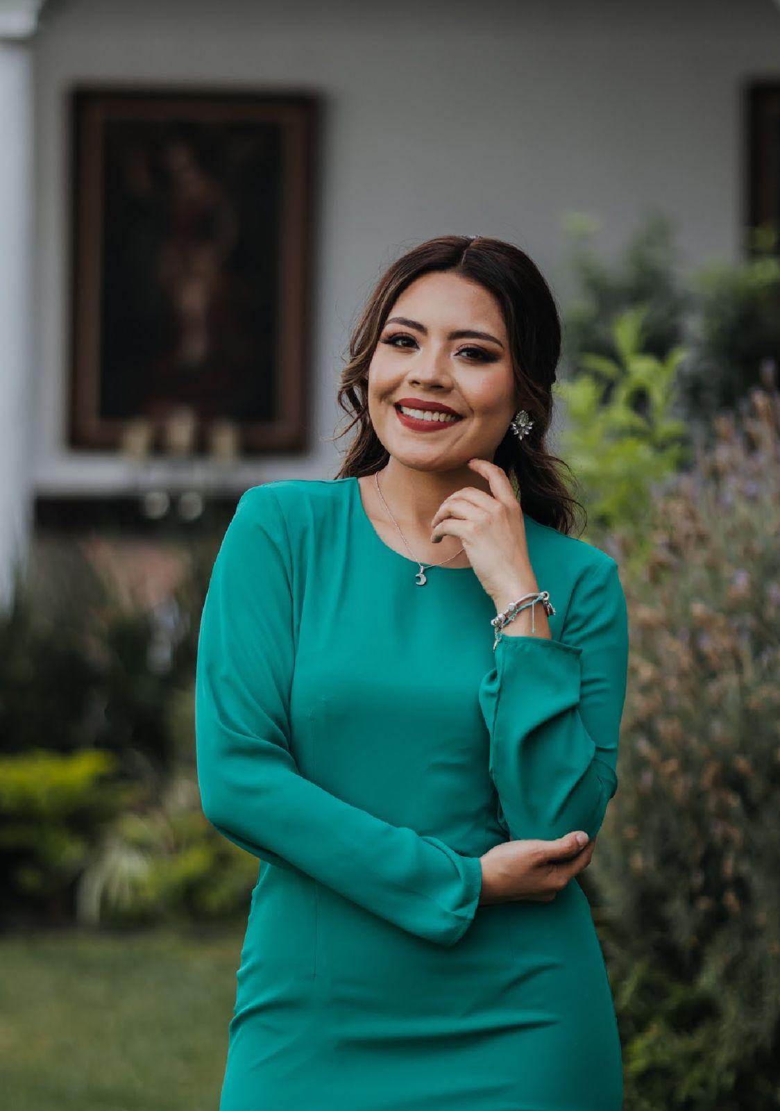 MARÍA FERNANDA:  Sueña con ser reina de la Feria de la Uva 