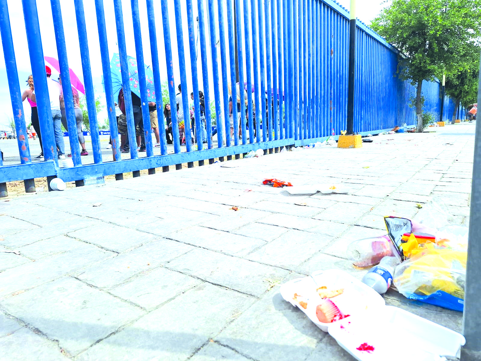 Dejan cerros de basura, fans del corrido tumbado 