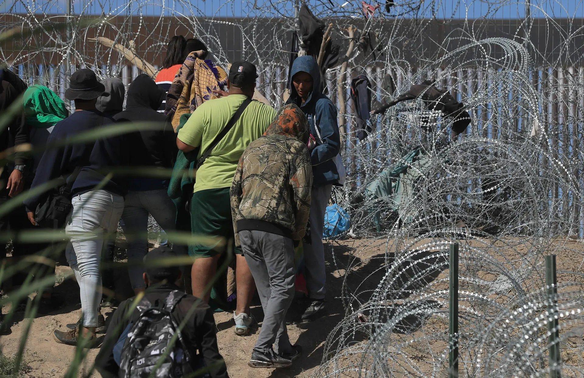Policía texana vuelve a disparar contra migrantes del lado mexicano de la frontera