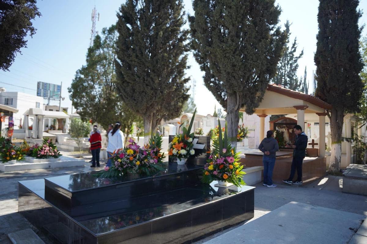 Esperan más de dos mil visitantes en panteones