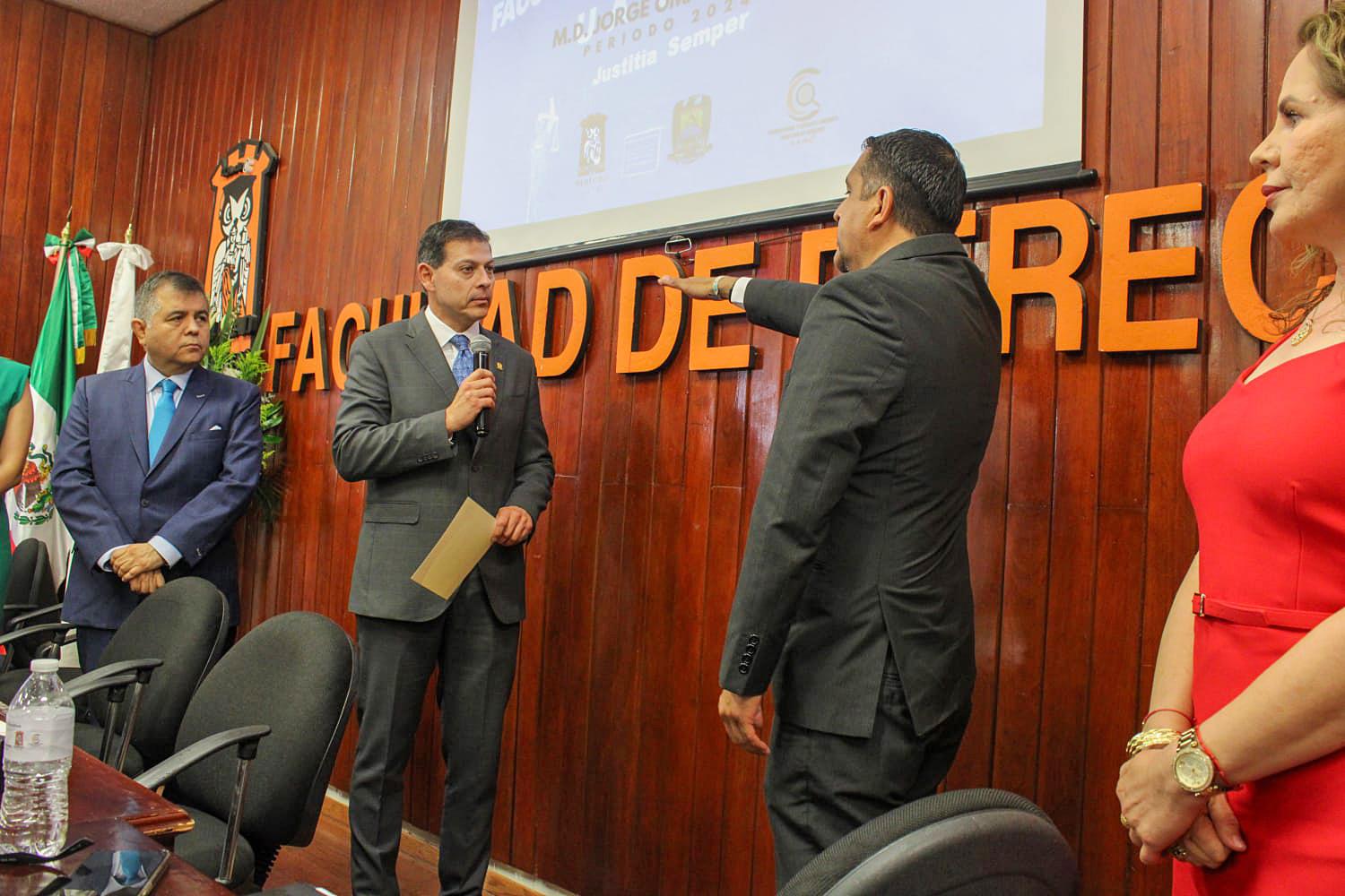Rinde protesta Director de Facultad de Derecho