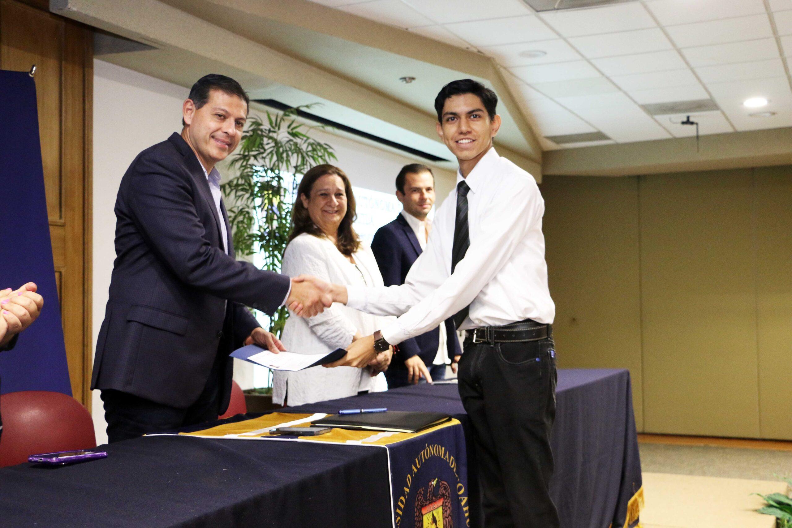 Entrega UAdeC Certificados de Estándar de Competencia a Alumnos y Docentes de la Unidad Saltillo y a Instructores del DIF Saltillo
