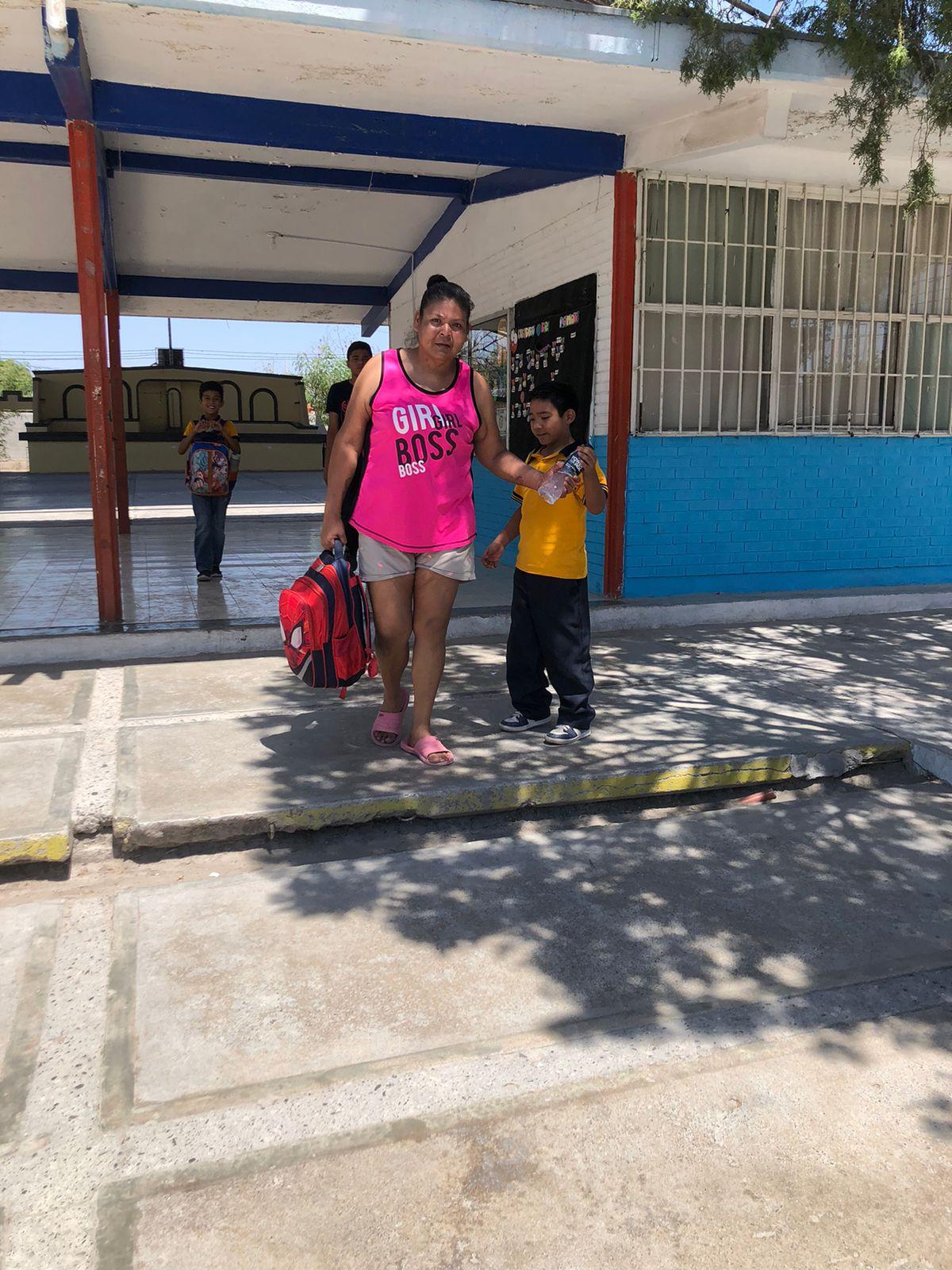 Pega golpe de calor a maestra y alumnos