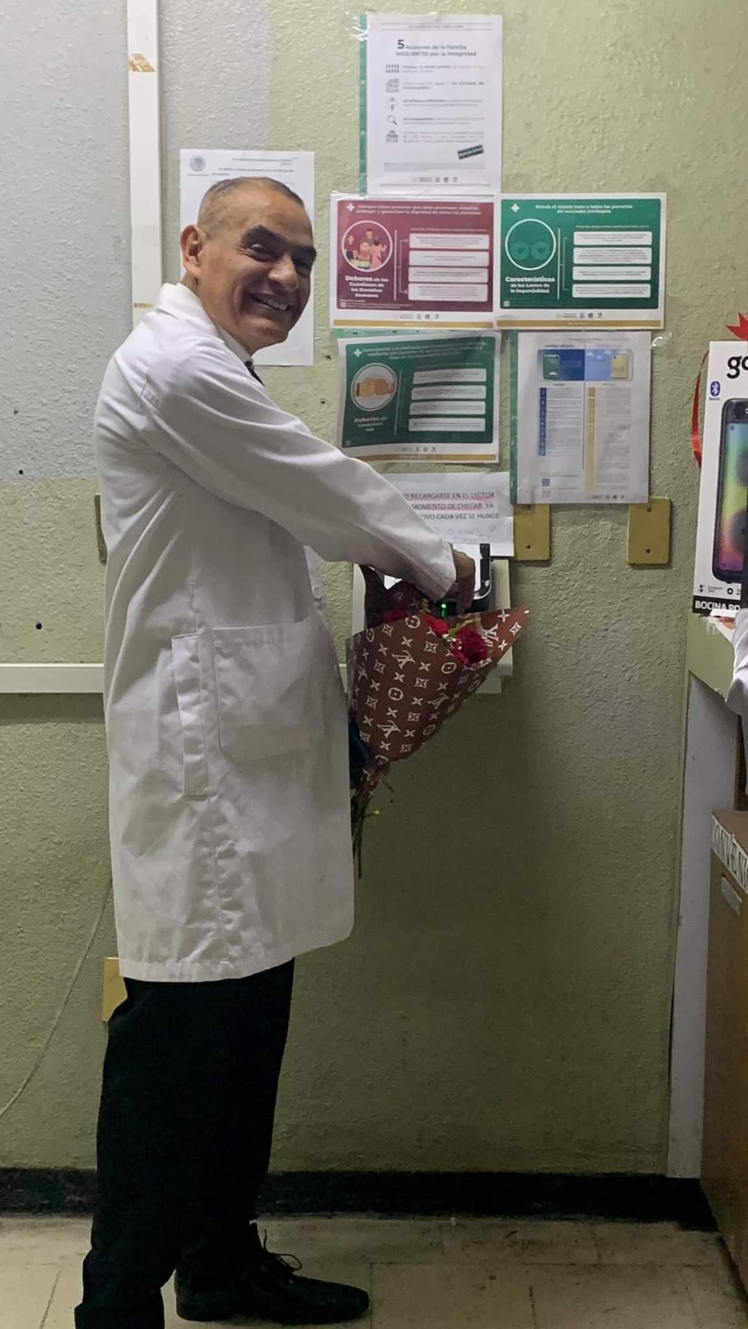 Grave médico agredido; detienen a responsable