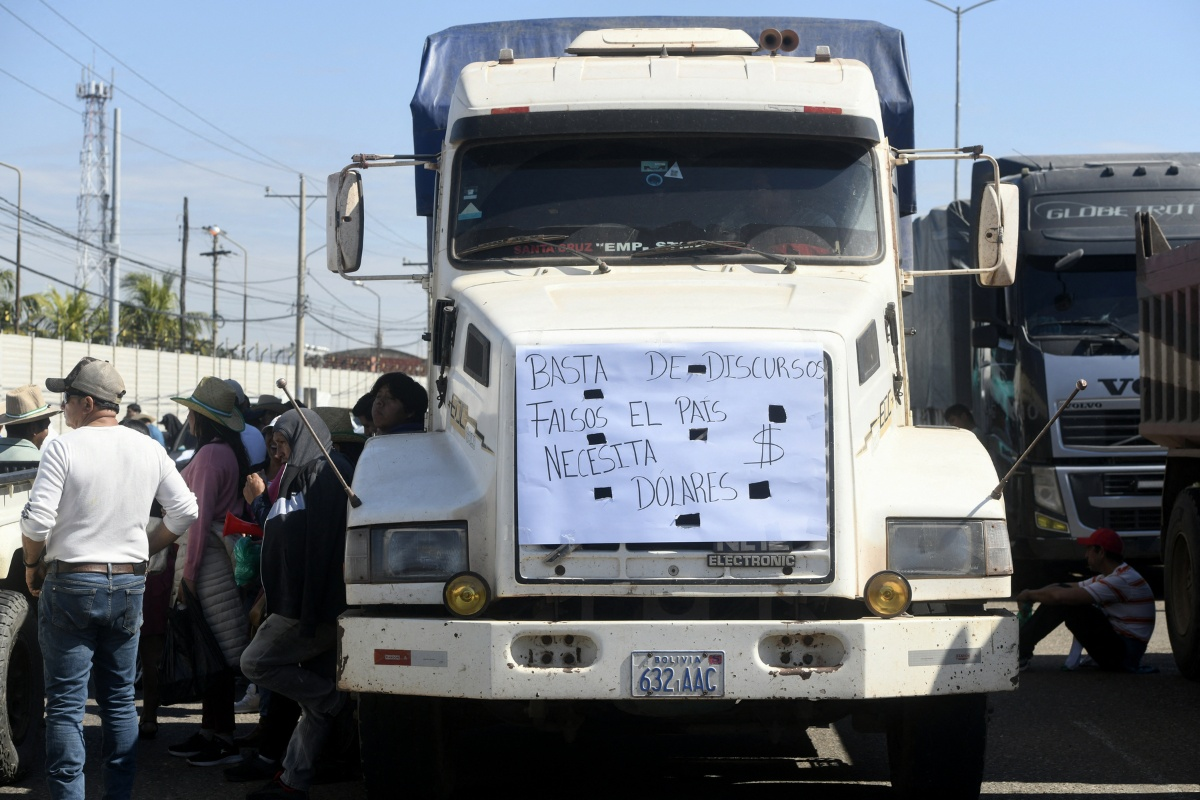 Presidente de Bolivia niega crisis económica pero admite «dificultades» para obtener dólares