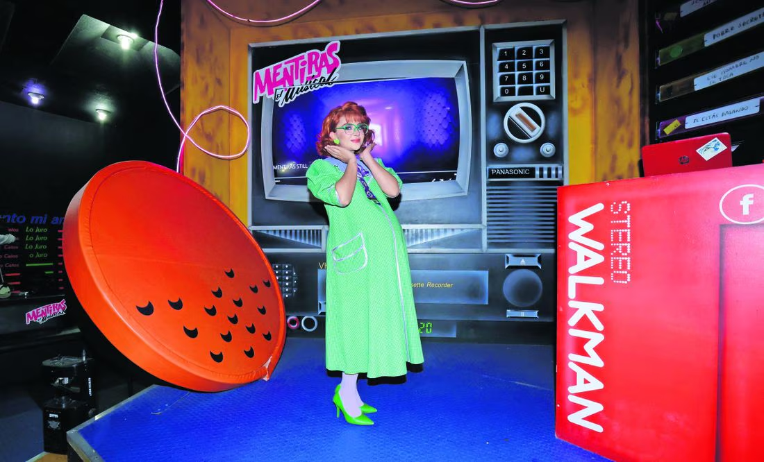 Daniela Luján rinde tributo a la nostalgia