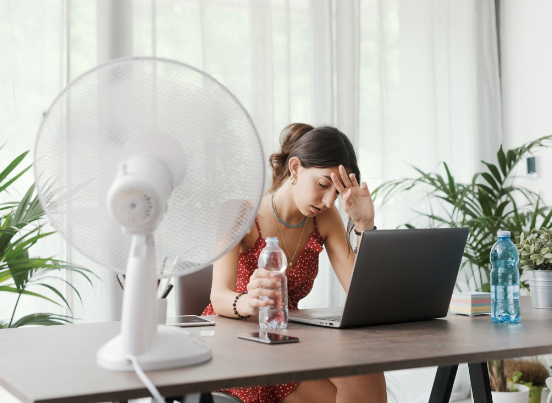 Así es como las altas temperaturas causas irritabilidad en el trabajo