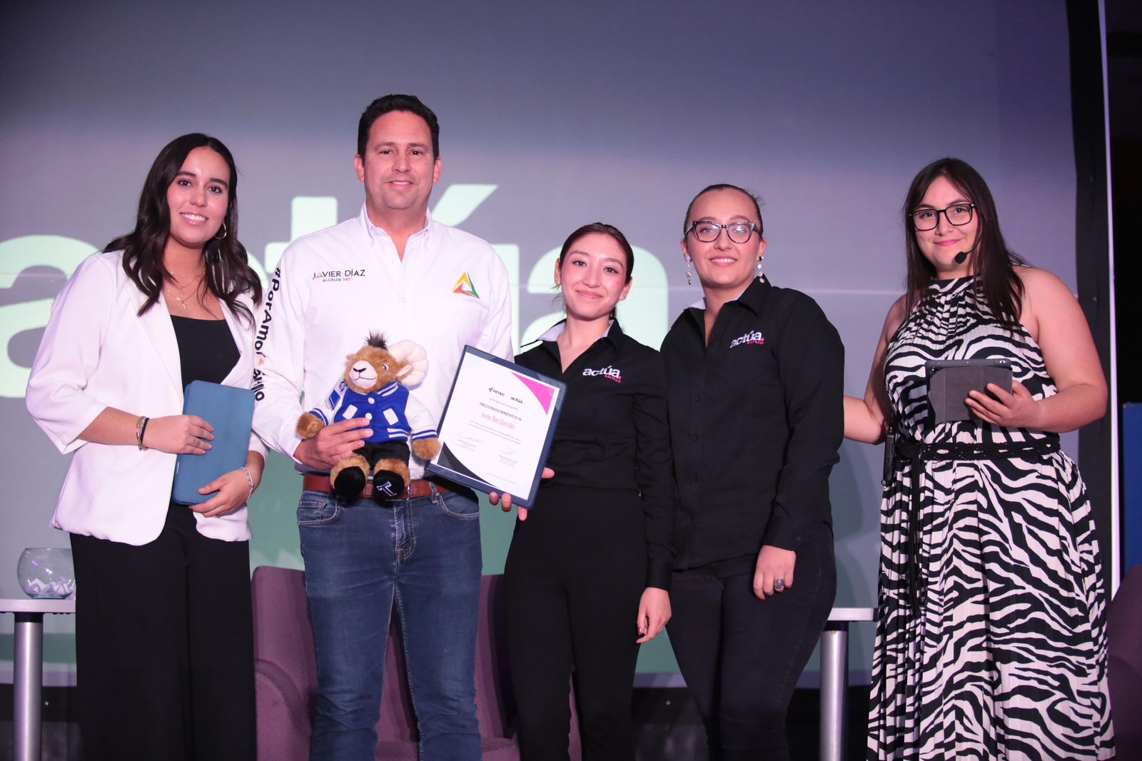 Seguridad, oportunidades y tecnología para los jóvenes: Javier Díaz.
