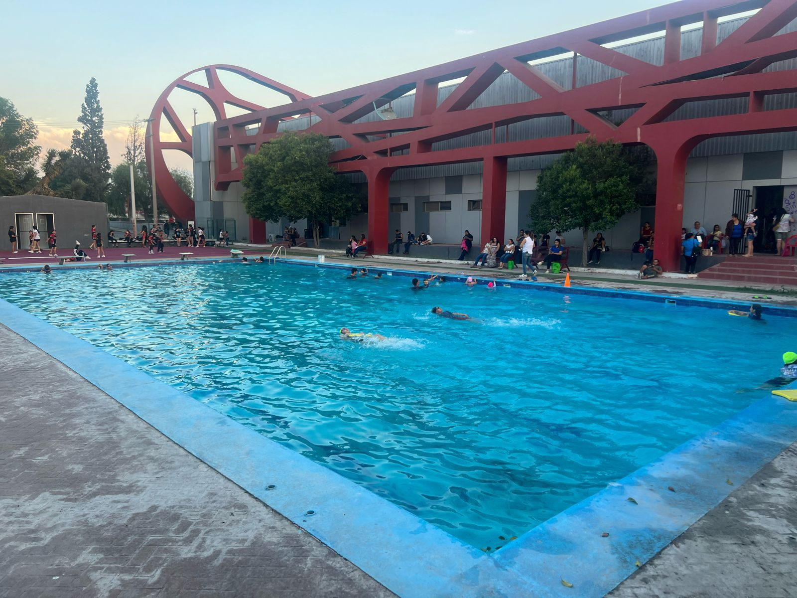LUGARES DISPONIBLES EN CURSOS DE NATACIÓN DE RAMOS ARIZPE