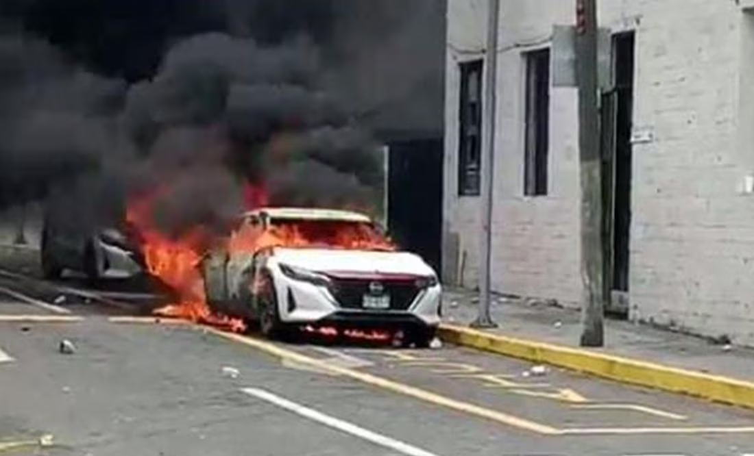 Queman patrulla y atacan palacio municipal por falta de agua en Veracruz