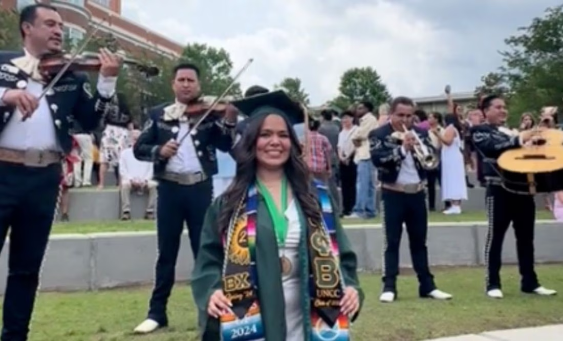 VIDEO. Mexicana se gradúa en EU y la sorprenden con mariachi
