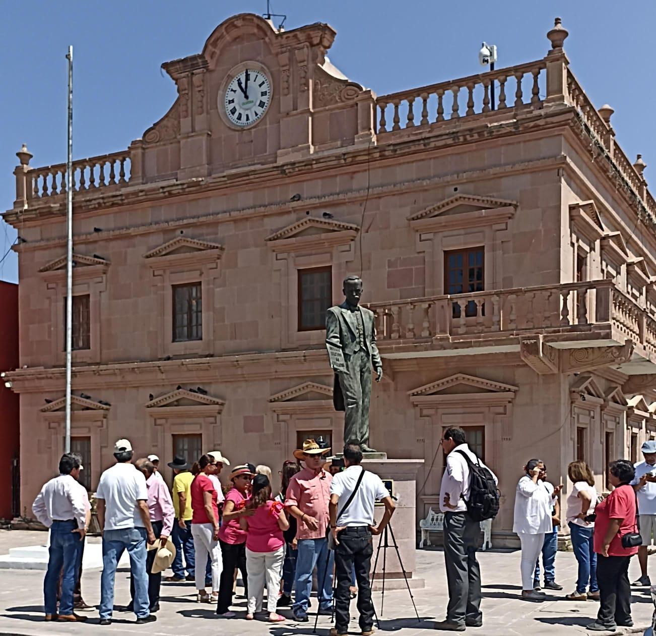 Marchan en Parras por la democracia