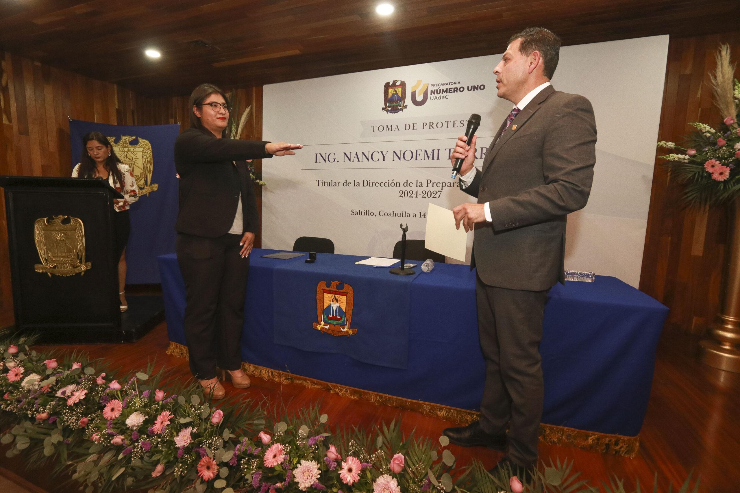 Toman protesta directores de prepas y facultades