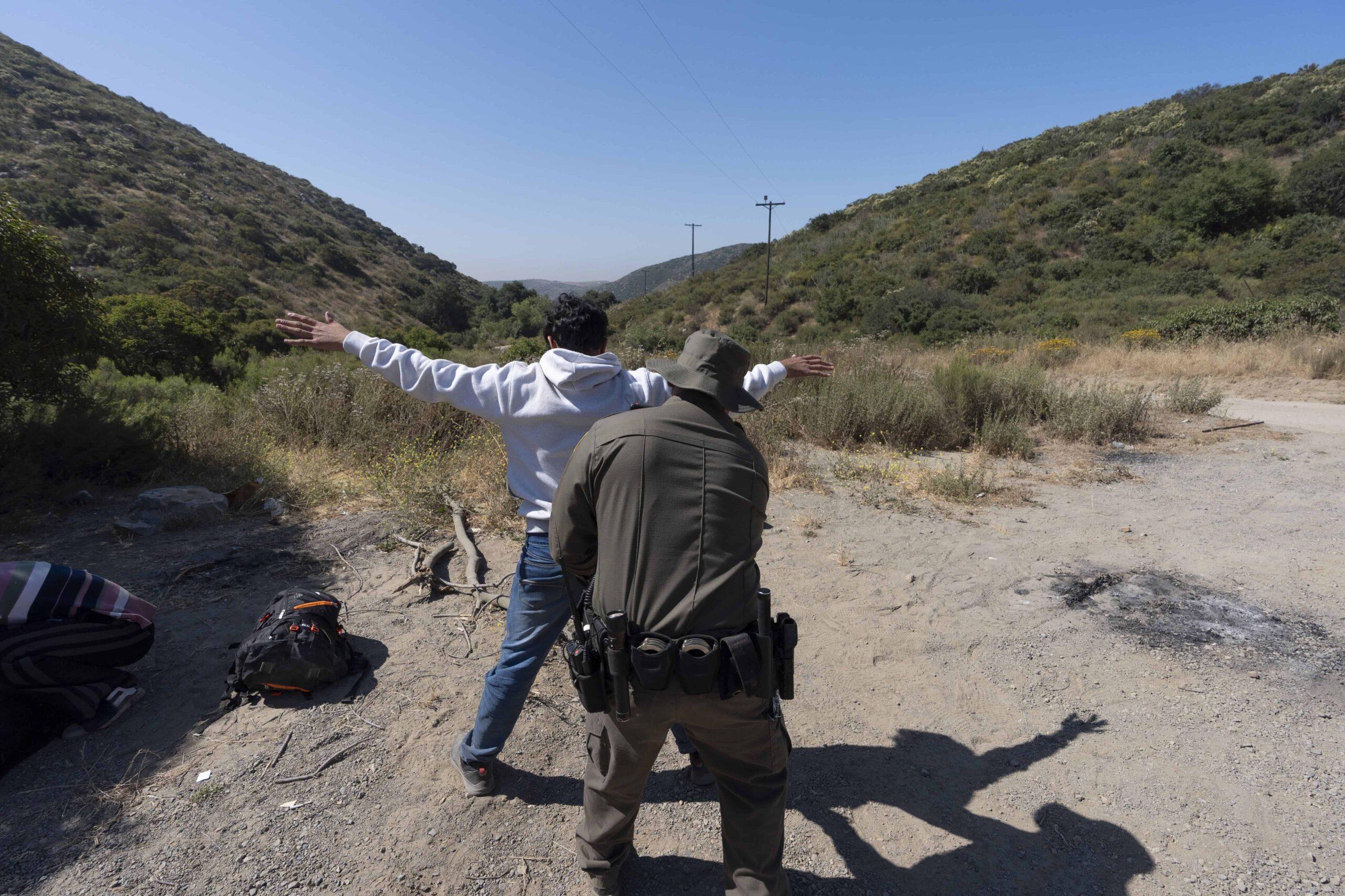 Evaden migrantes restricción al asilo de Biden