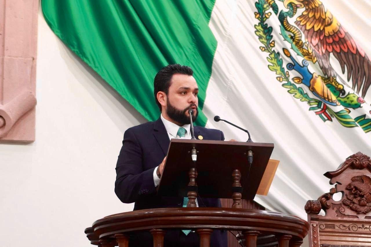 Proponen reformas que beneficien a egresados