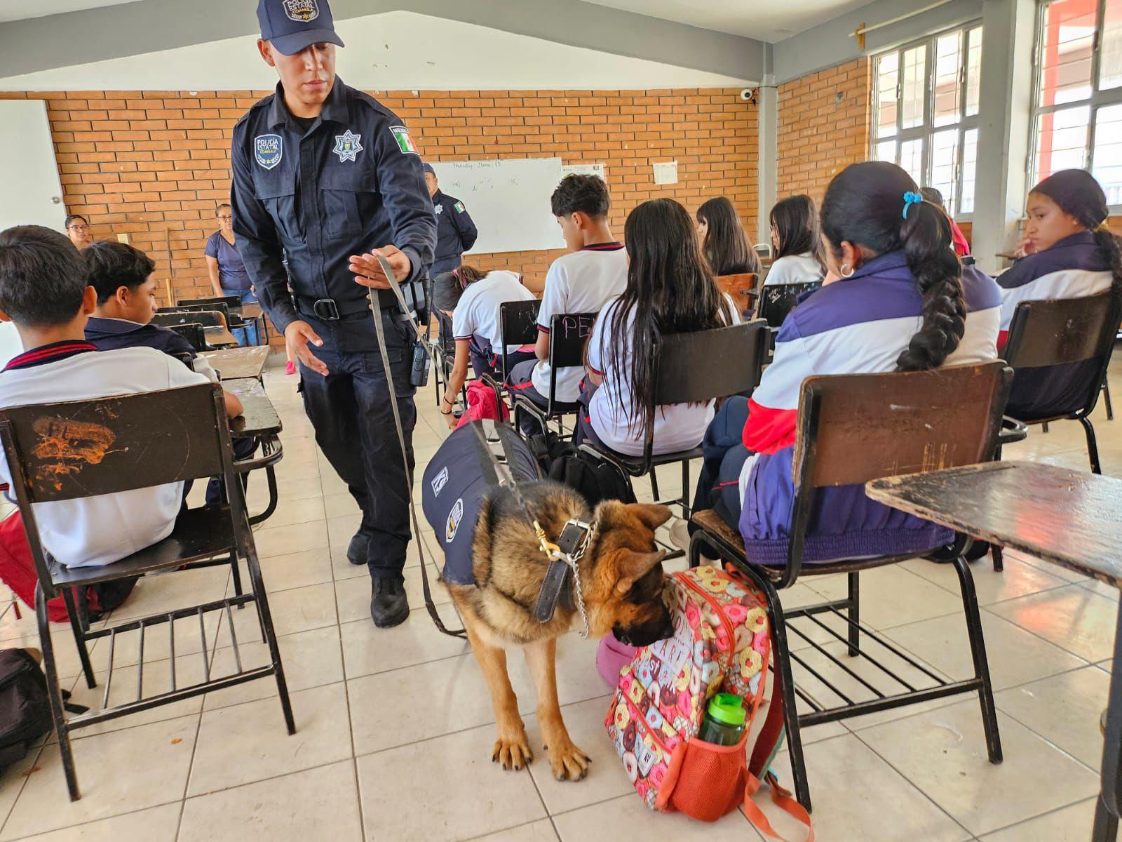 Efectúan operativo mochila en escuela